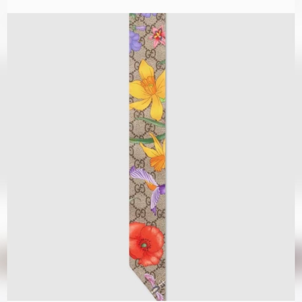 Authentic Gucci Flora Print Silk Neck Bow - Picture 2 of 5